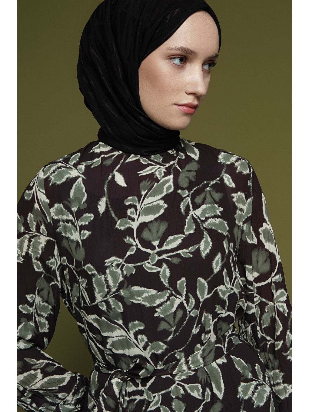 Çiçek Desenli Kırışık Görünümlü Elbise Yeşil-4