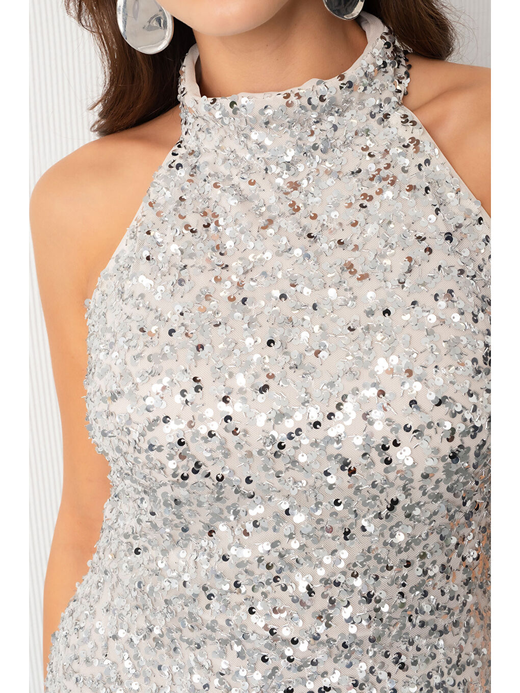 Gri Kadın Gümüş Halter Yaka Pul Payet Uzun Abiye Elbise-4