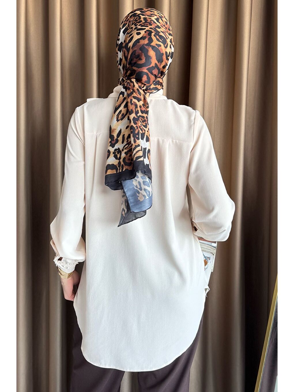 Bej Güpür Detaylı Fırfırlı Tesettür Gömlek-6