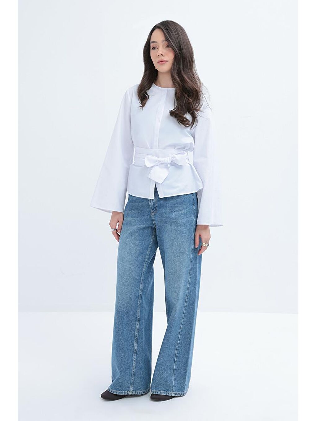 Beyaz-Geniş Kollu Kuşaklı Gömlek-1