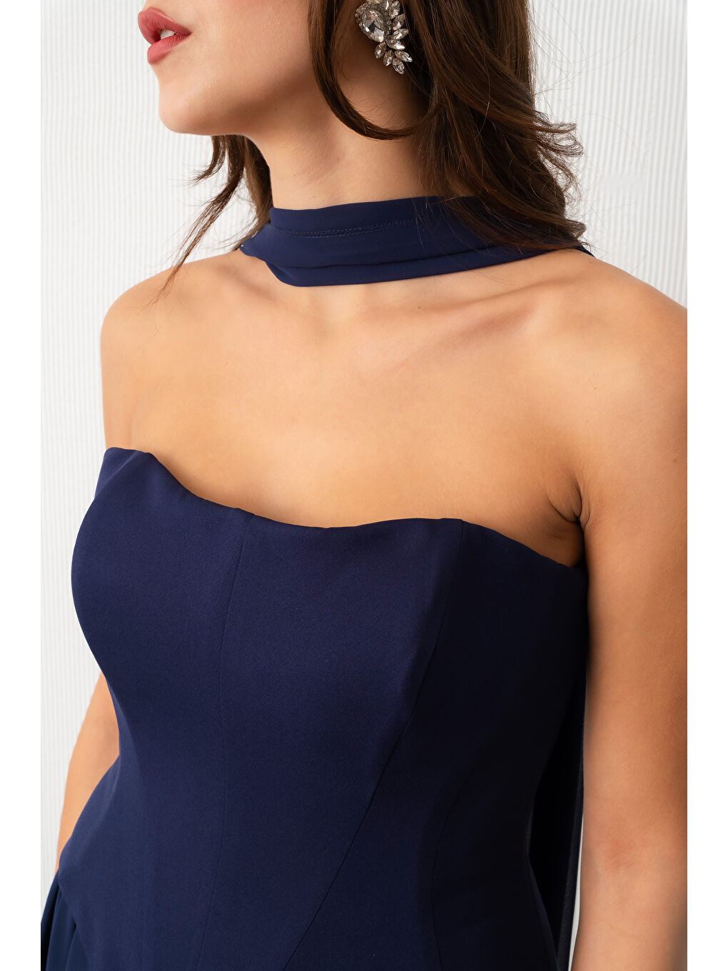 Kadın Lacivert Straplez Yaka Piliseli Dantel Detay Uzun Abiye Elbise-4