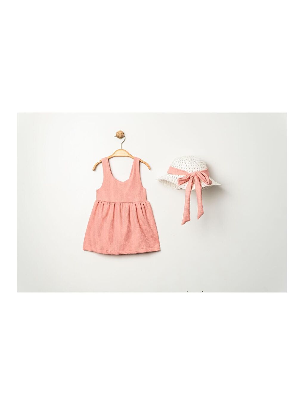 Pembe Tatlı Fitilli Şapkalı Fiyonklu Kız Bebek Elbisesi-4
