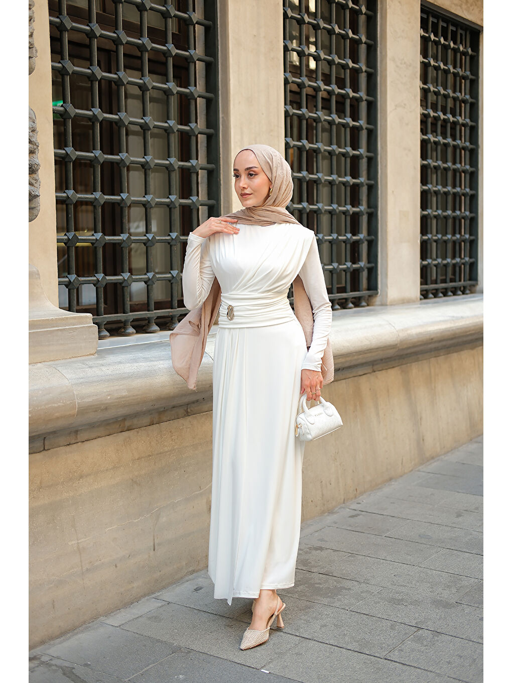 Kadın Rosey Bronşlu Elbise Beyaz