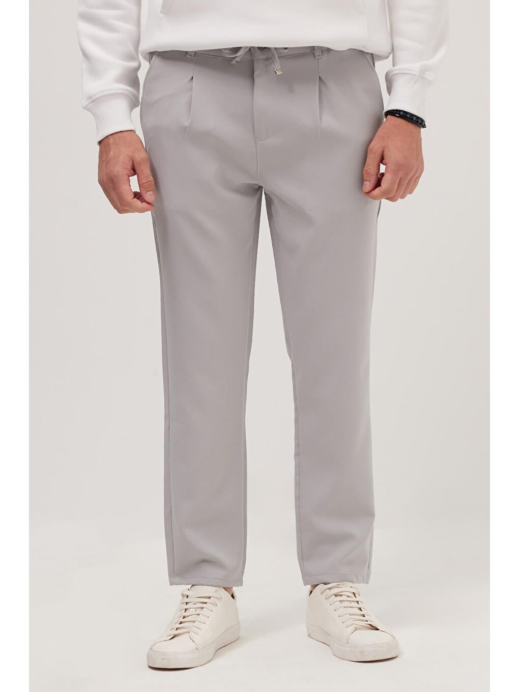 Erkek Slim Fit Dar Kesim Lastikli Bel Bağcık Detaylı Pileli Gri Pantolon