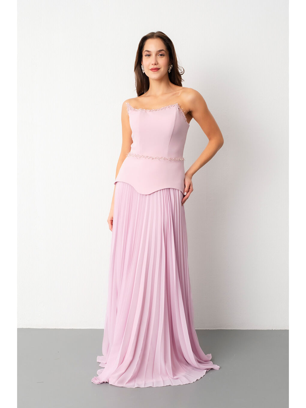 Pembe Kadın Pudra Straplez Yaka Taşlı Piliseli Uzun Abiye Elbise-1