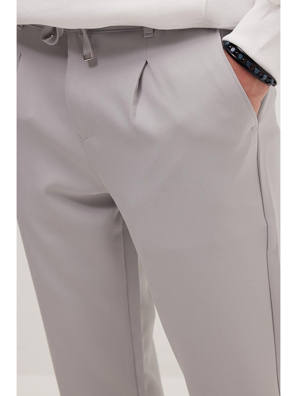 Erkek Slim Fit Dar Kesim Lastikli Bel Bağcık Detaylı Pileli Gri Pantolon-2