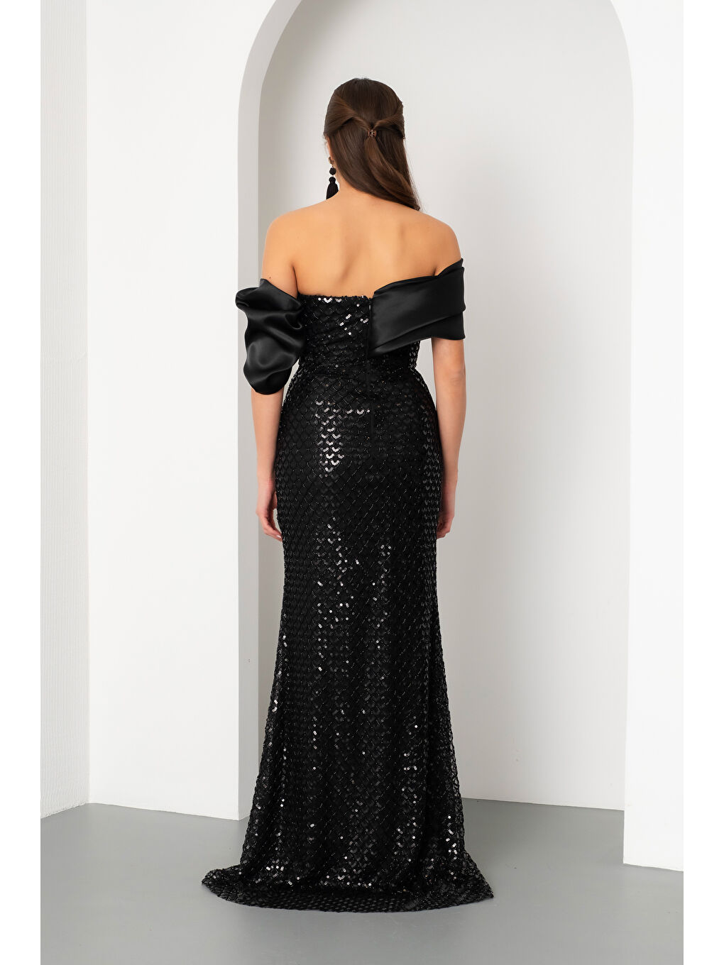 Kadın Siyah Yaka Detay Boncuklu Uzun Abiye Elbise-5