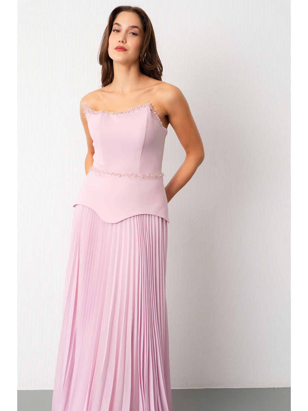 Pembe Kadın Pudra Straplez Yaka Taşlı Piliseli Uzun Abiye Elbise-2