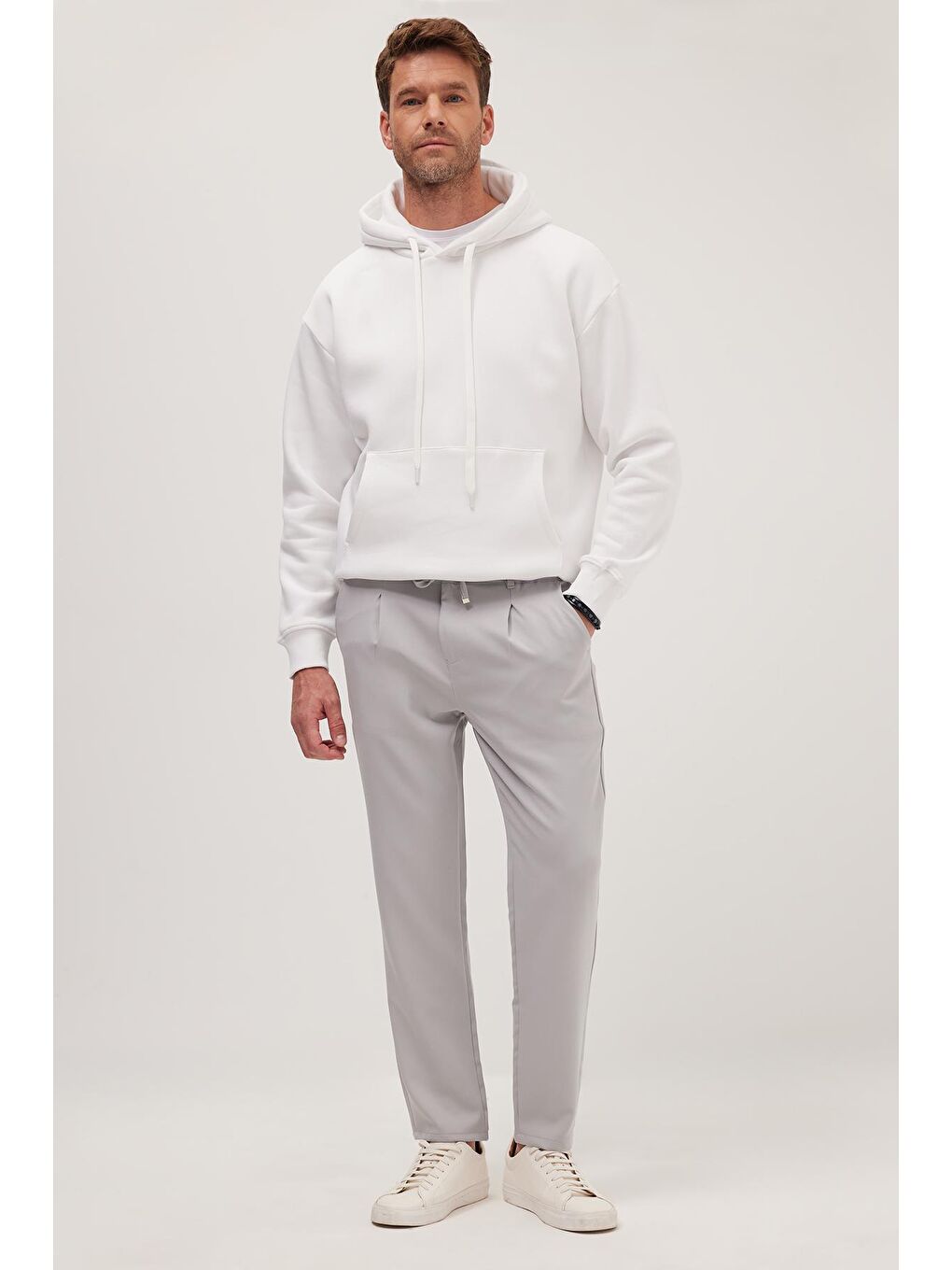 Erkek Slim Fit Dar Kesim Lastikli Bel Bağcık Detaylı Pileli Gri Pantolon-3