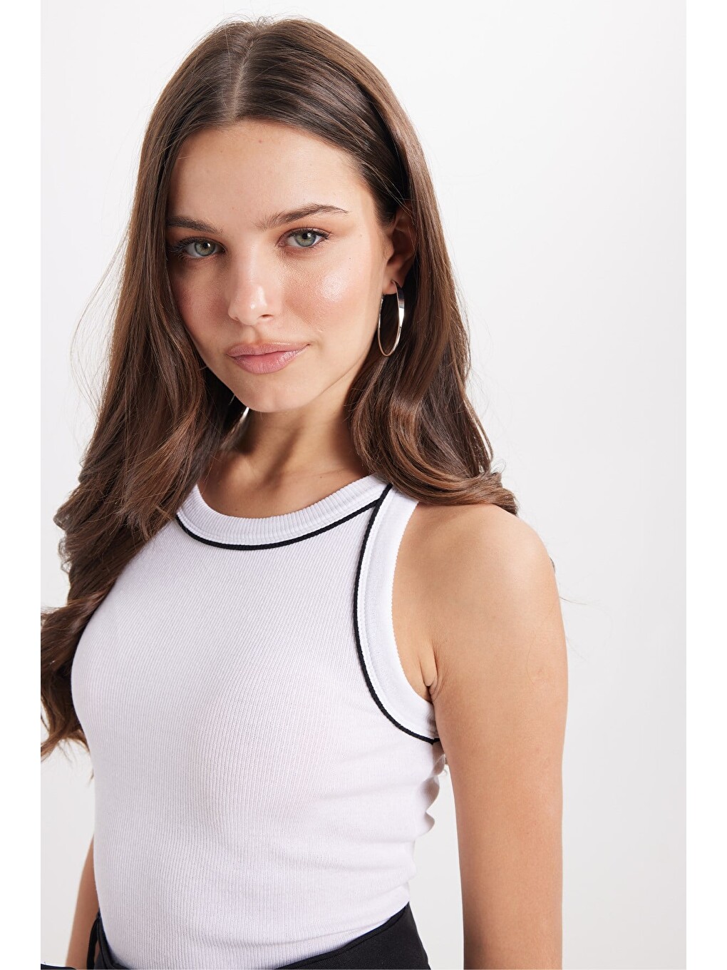 Kadın Slim Fit Dar Kesim Pamuklu Askılı Bisiklet Yaka Biyeli Beyaz Crop Atlet-3