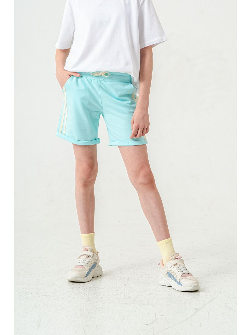 Turkuaz Duble Paçalı Yanları Şeritli Kız Çocuk Şort-2