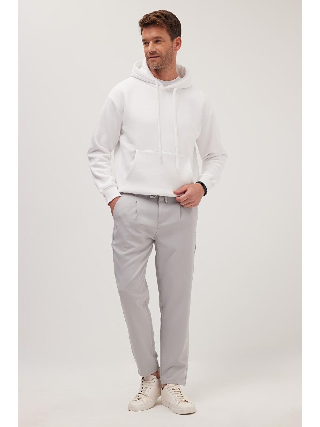 Erkek Slim Fit Dar Kesim Lastikli Bel Bağcık Detaylı Pileli Gri Pantolon-4