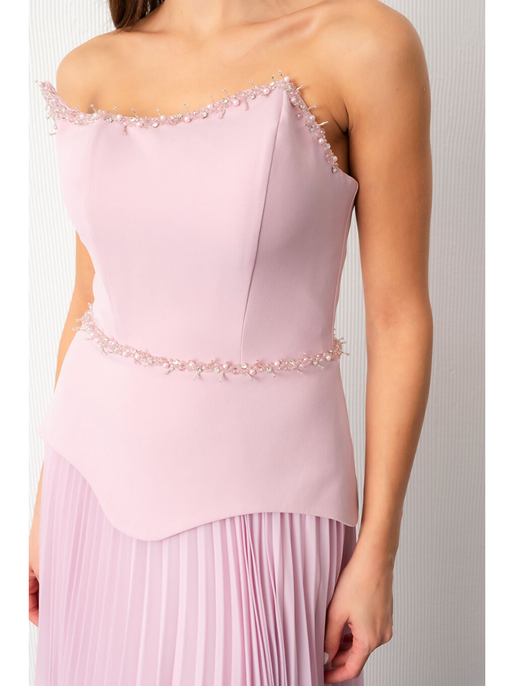 Pembe Kadın Pudra Straplez Yaka Taşlı Piliseli Uzun Abiye Elbise-3