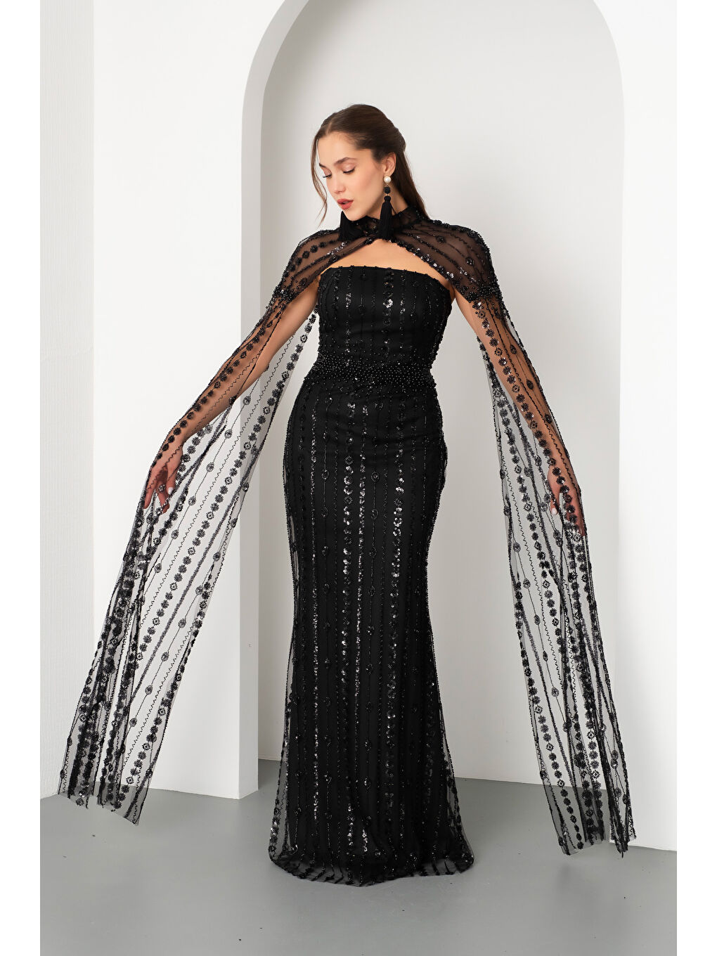 Kadın Siyah Şallı Uzun Kol Dik Yaka Boncuklu Uzun Abiye Elbise