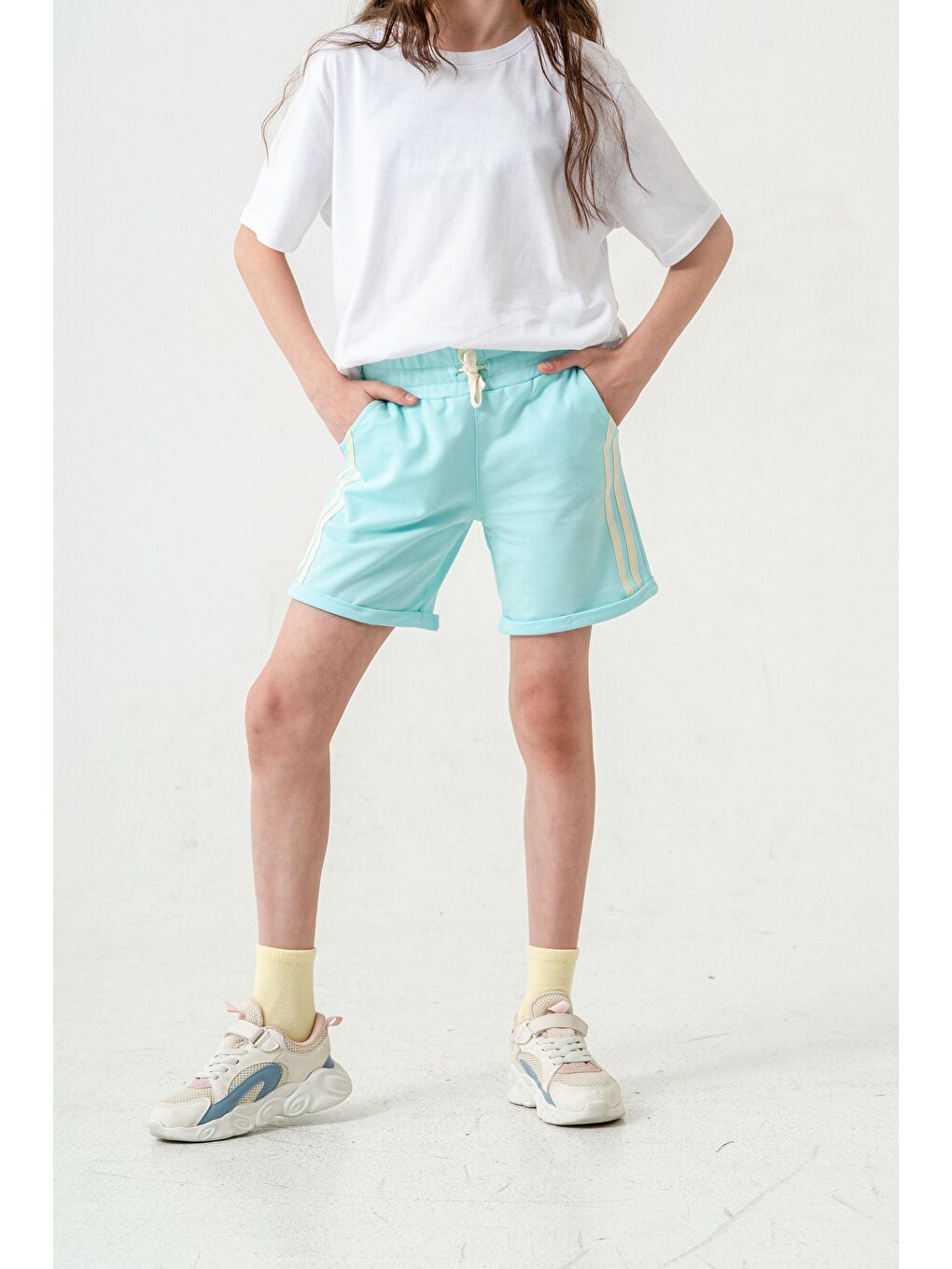 Turkuaz Duble Paçalı Yanları Şeritli Kız Çocuk Şort-4