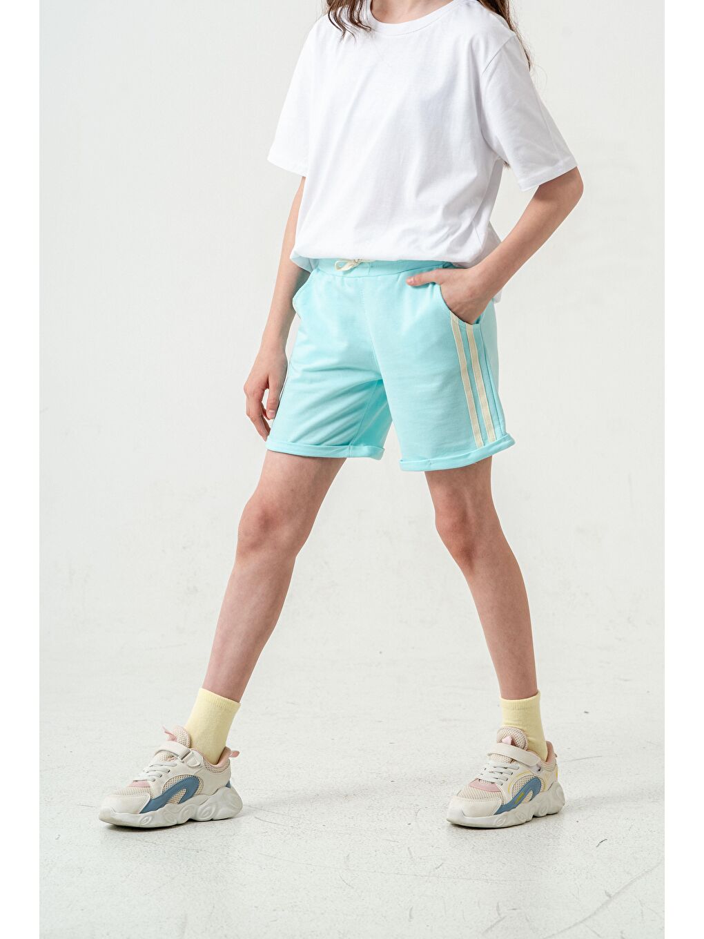 Turkuaz Duble Paçalı Yanları Şeritli Kız Çocuk Şort-5