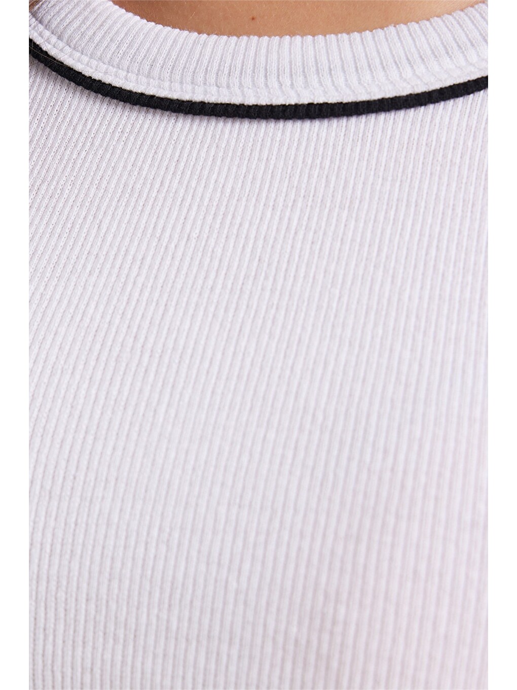 Kadın Slim Fit Dar Kesim Pamuklu Askılı Bisiklet Yaka Biyeli Beyaz Crop Atlet-4