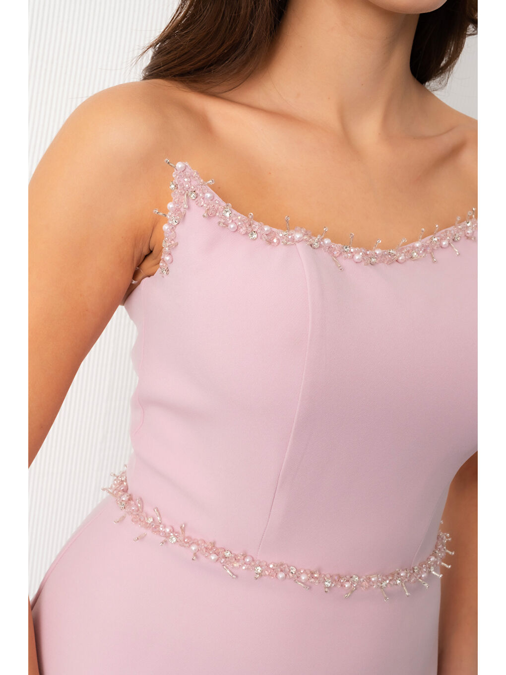 Pembe Kadın Pudra Straplez Yaka Taşlı Piliseli Uzun Abiye Elbise-4