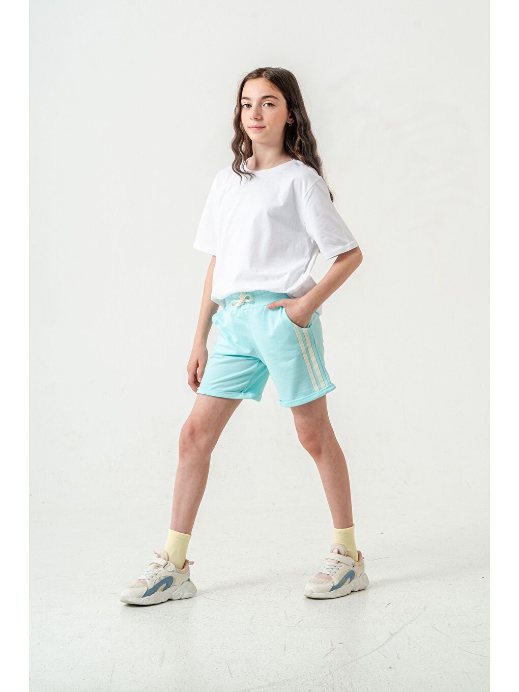 Turkuaz Duble Paçalı Yanları Şeritli Kız Çocuk Şort-6