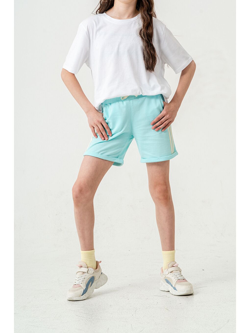 Turkuaz Duble Paçalı Yanları Şeritli Kız Çocuk Şort-7