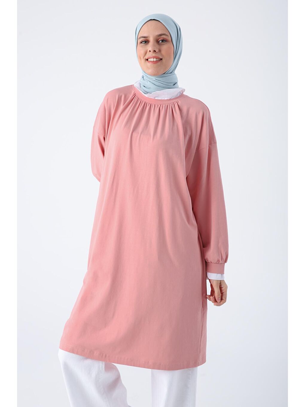 Pembe Pudra Pamuklu Dokuma Garnili Büzgü Detaylı Dik Yaka Penye Tunik