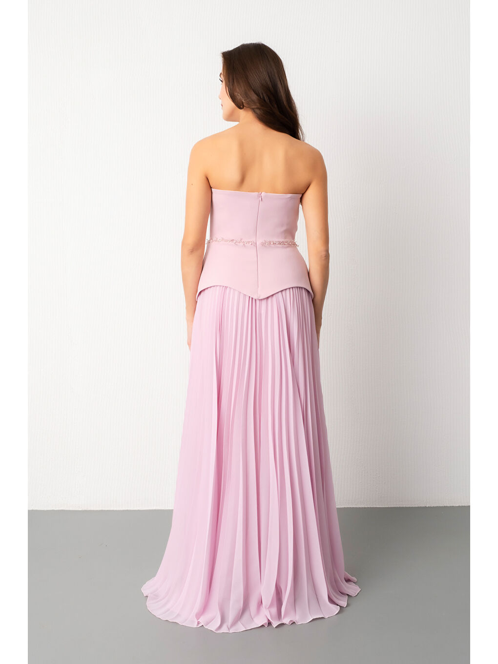 Pembe Kadın Pudra Straplez Yaka Taşlı Piliseli Uzun Abiye Elbise-5