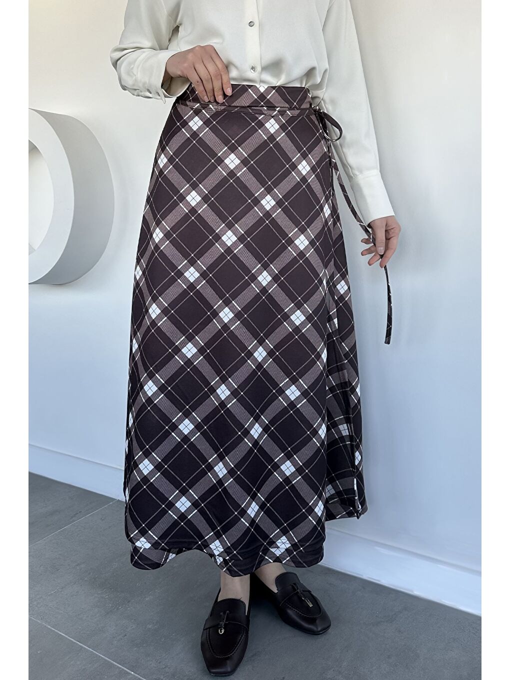 Kahverengi Kadın Ekoseli Bağlamalı Tesettür Etek