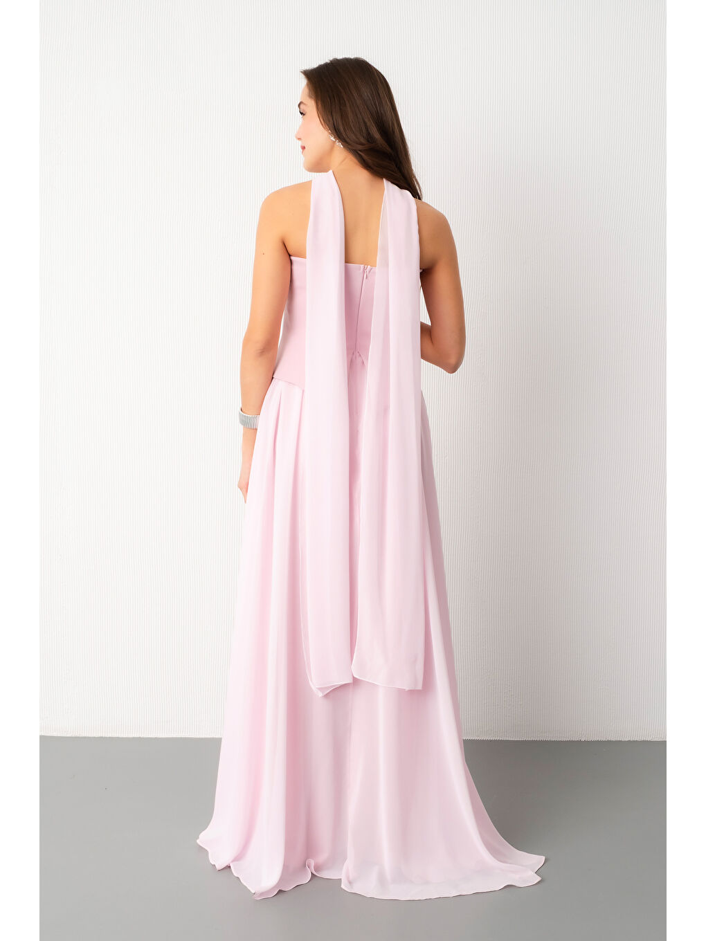 Pembe Kadın Pudra Straplez Yaka Piliseli Dantel Detay Uzun Abiye Elbise-5