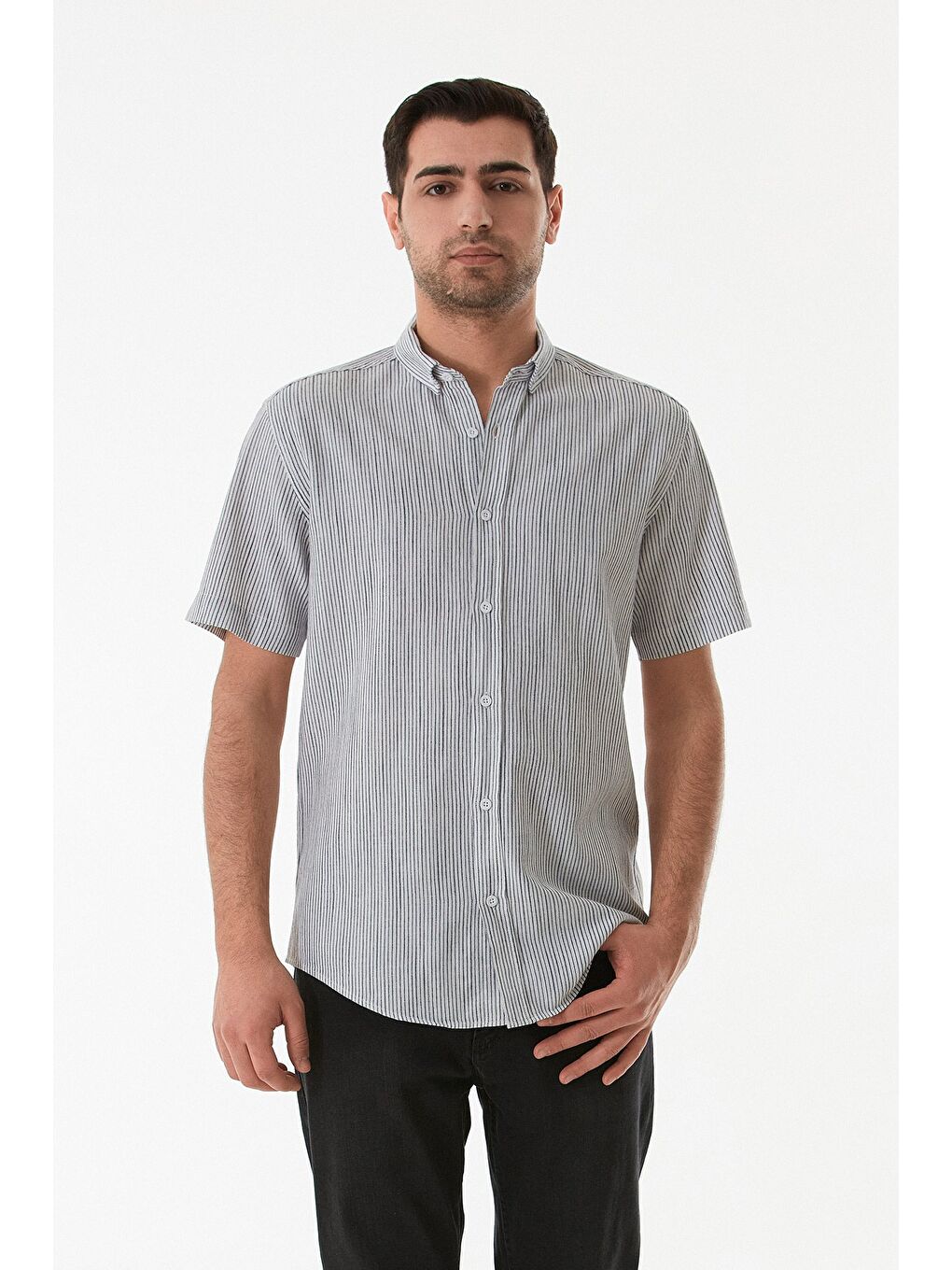 Beyaz Çizgili Düğmeli Kısa Kollu Gömlek-1