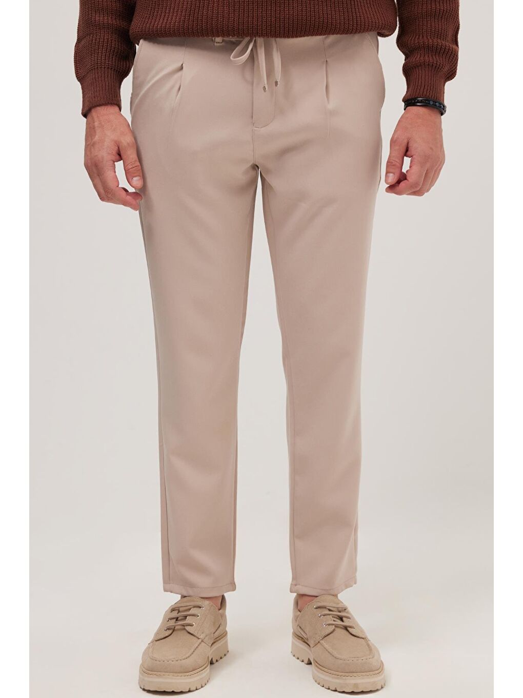 Bej Erkek Slim Fit Dar Kesim Lastikli Bel Bağcık Detaylı Pileli Taş Pantolon