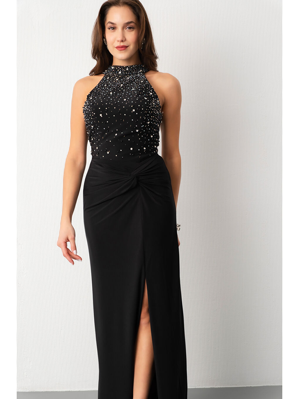 Kadın Siyah Halter Yaka Taşlı Uzun Abiye Elbise-2