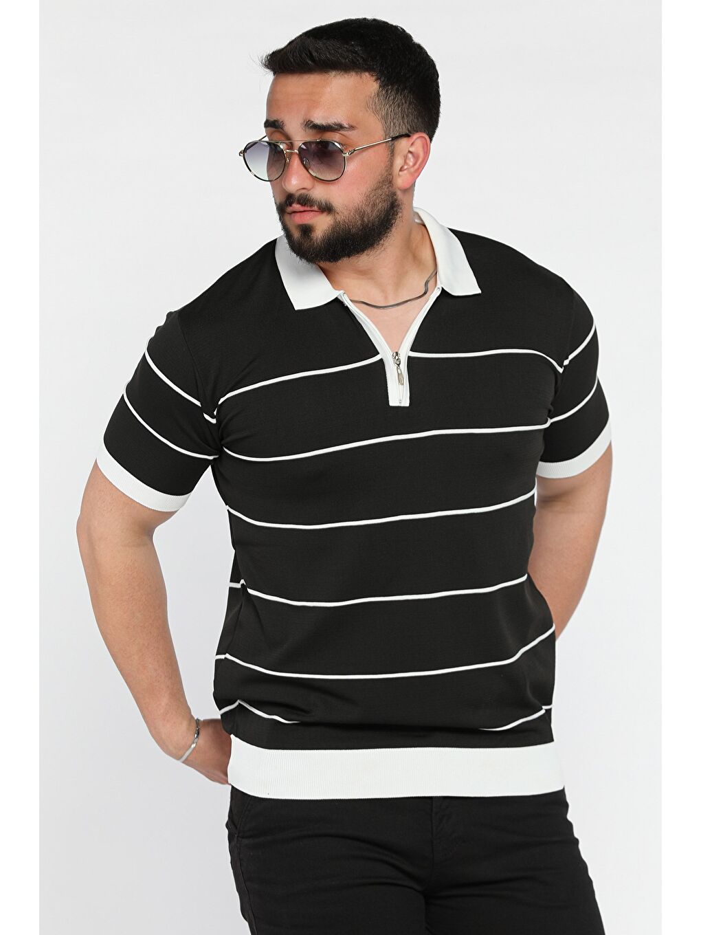 Siyah Erkek Polo Yaka Yarım Fermuarlı Çizgi Desenli Triko Tişört-1