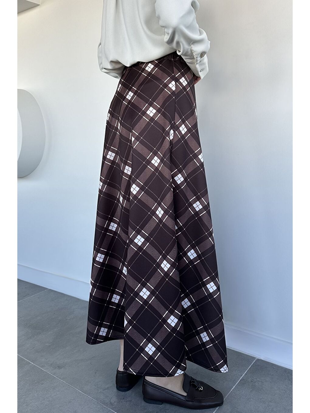 Kahverengi Kadın Ekoseli Bağlamalı Tesettür Etek-4