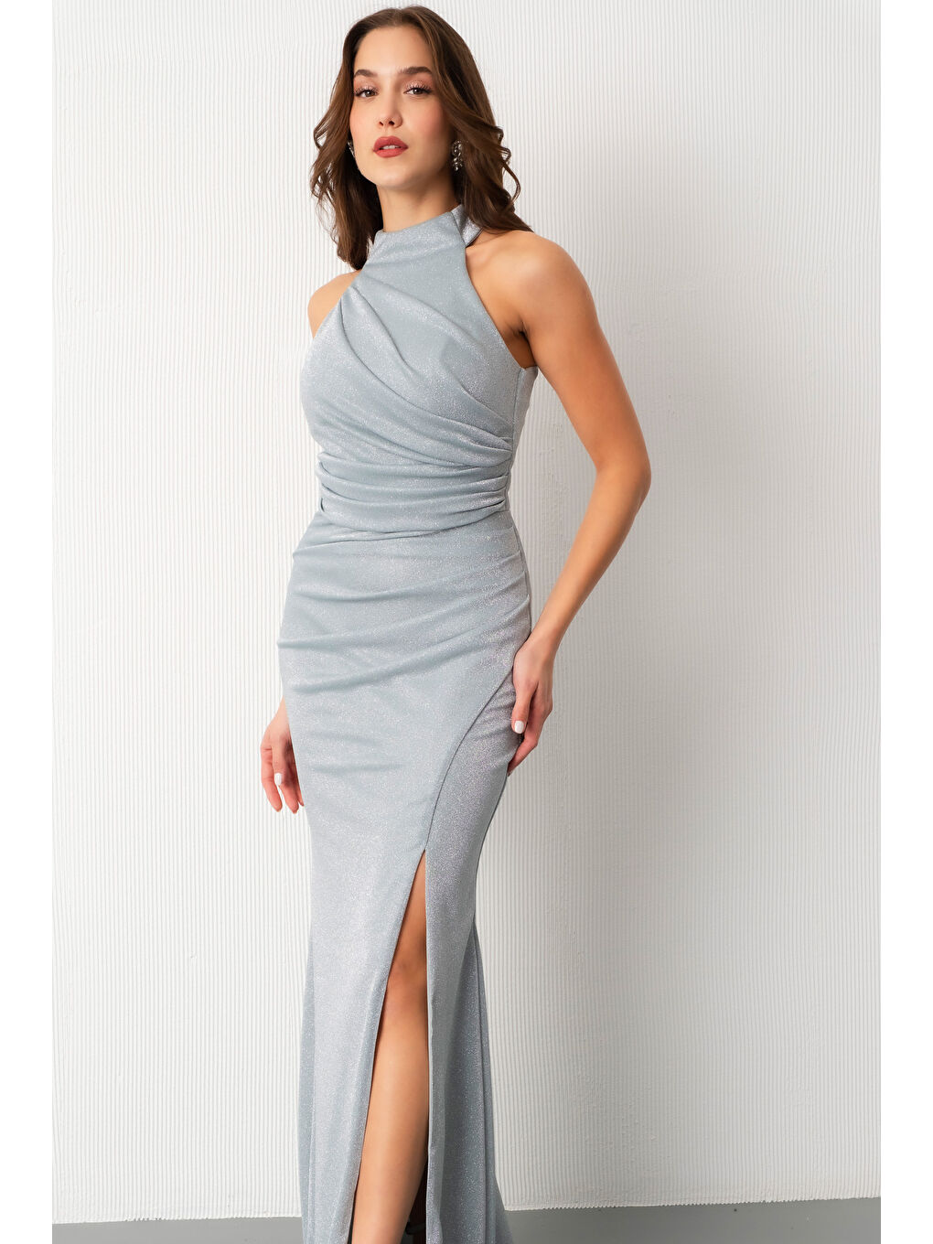 Kadın Mint Yeşili Halter Yaka Yırtmaçlı Simli Uzun Abiye Elbise-2