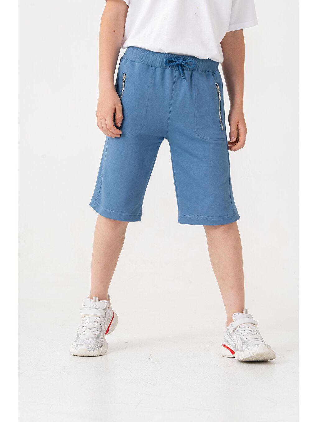 Mavi Kemer Ve Yanlar Ribanalı Cepler Fermuarlı Erkek Çocuk Şort-2