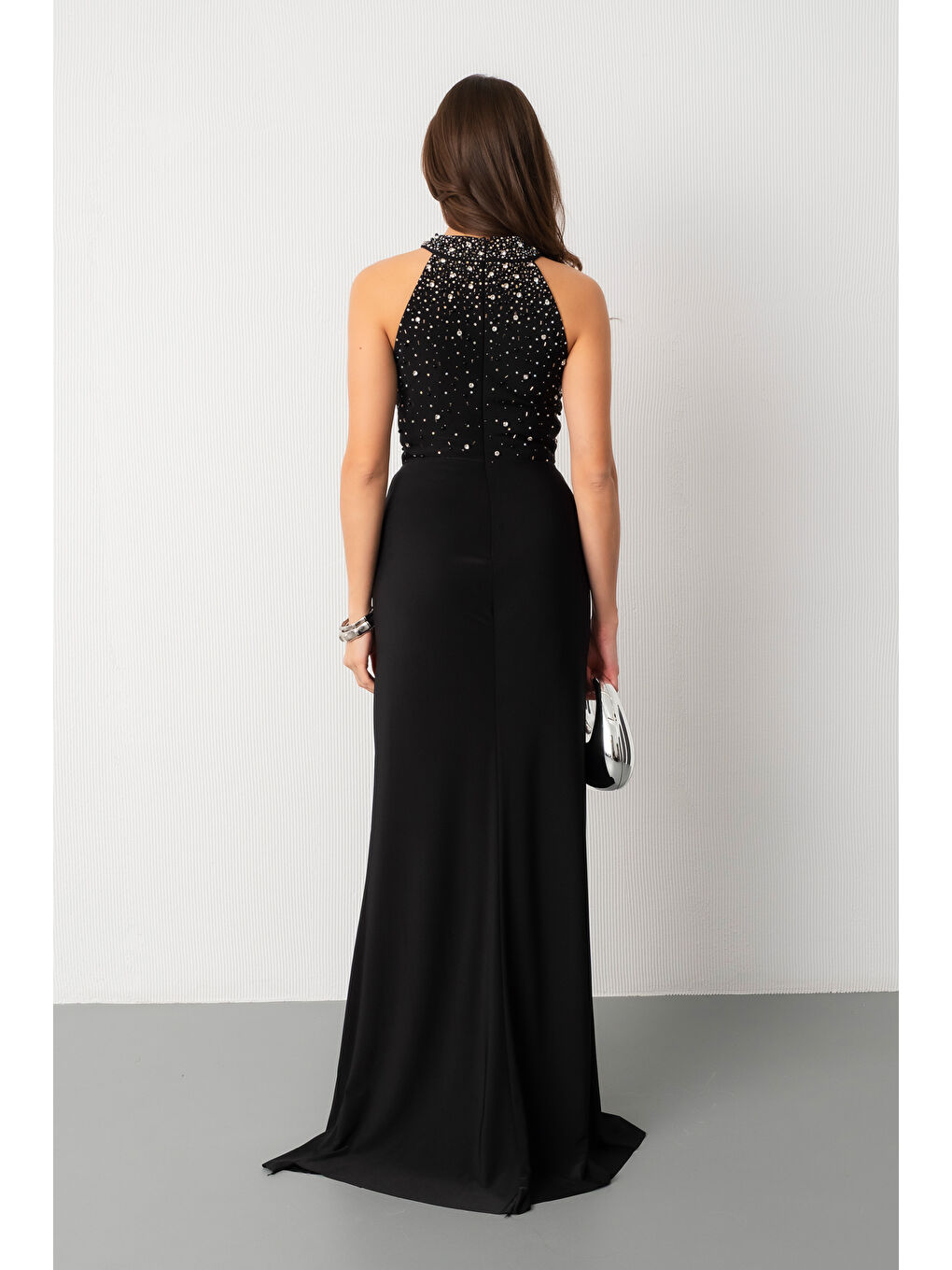 Kadın Siyah Halter Yaka Taşlı Uzun Abiye Elbise-5