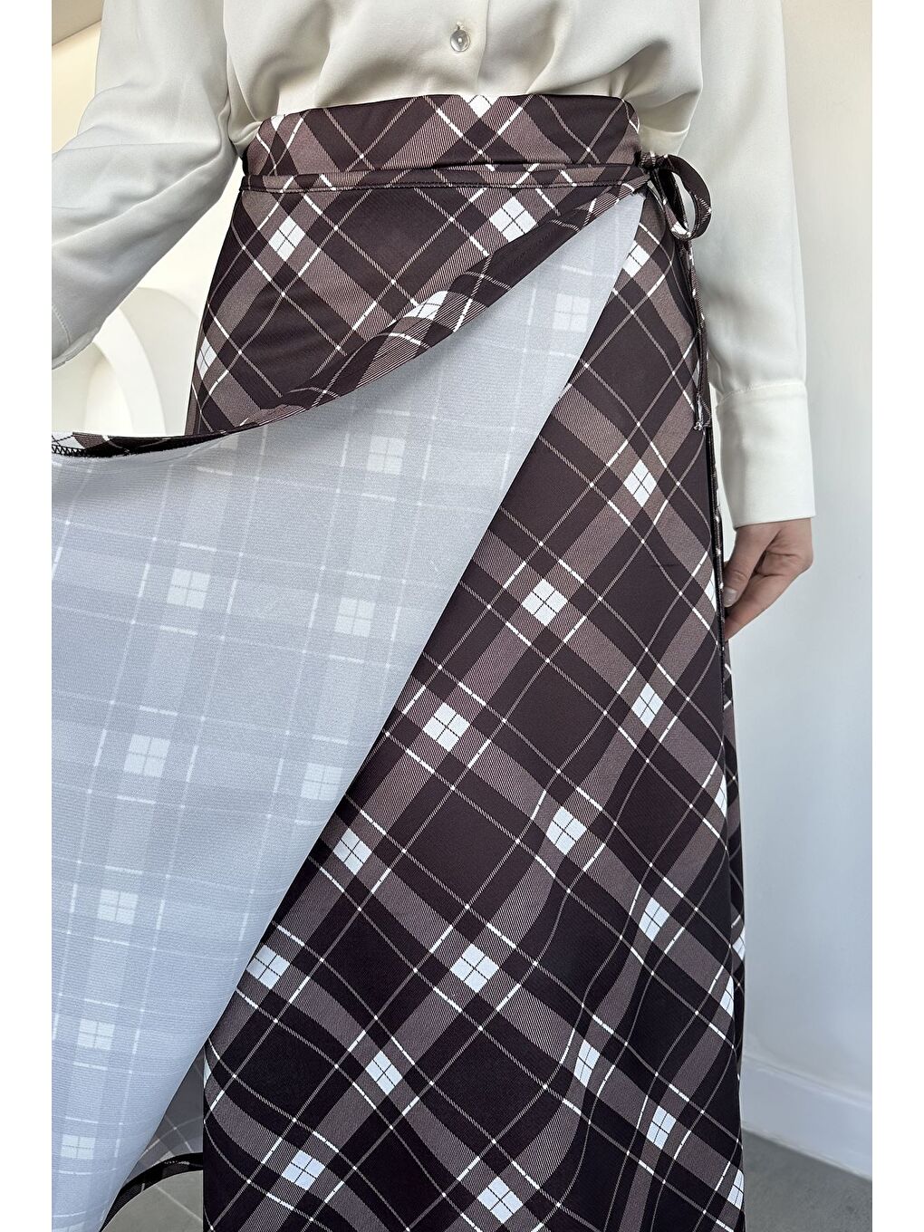 Kahverengi Kadın Ekoseli Bağlamalı Tesettür Etek-7