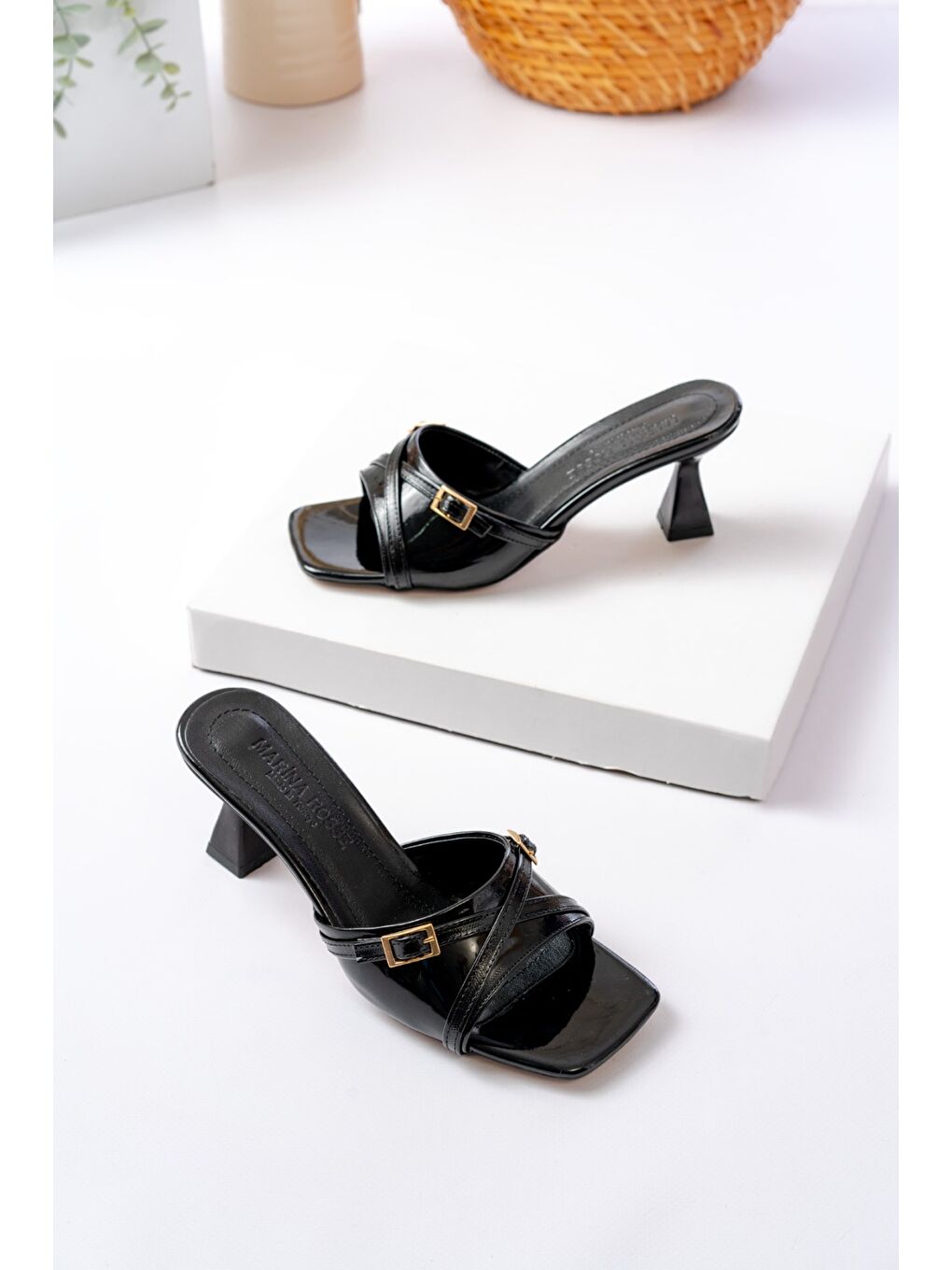 Kadın Larmina Siyah Rugan Klasik Topuklu Terlik-1