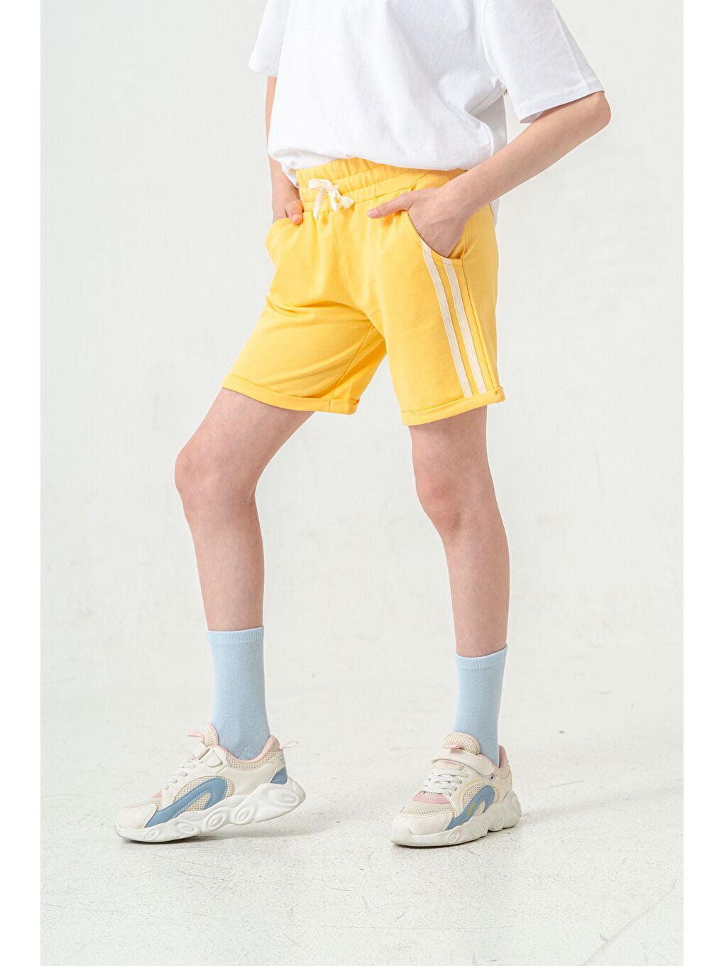 Sarı Duble Paçalı Yanları Şeritli Kız Çocuk Şort-4