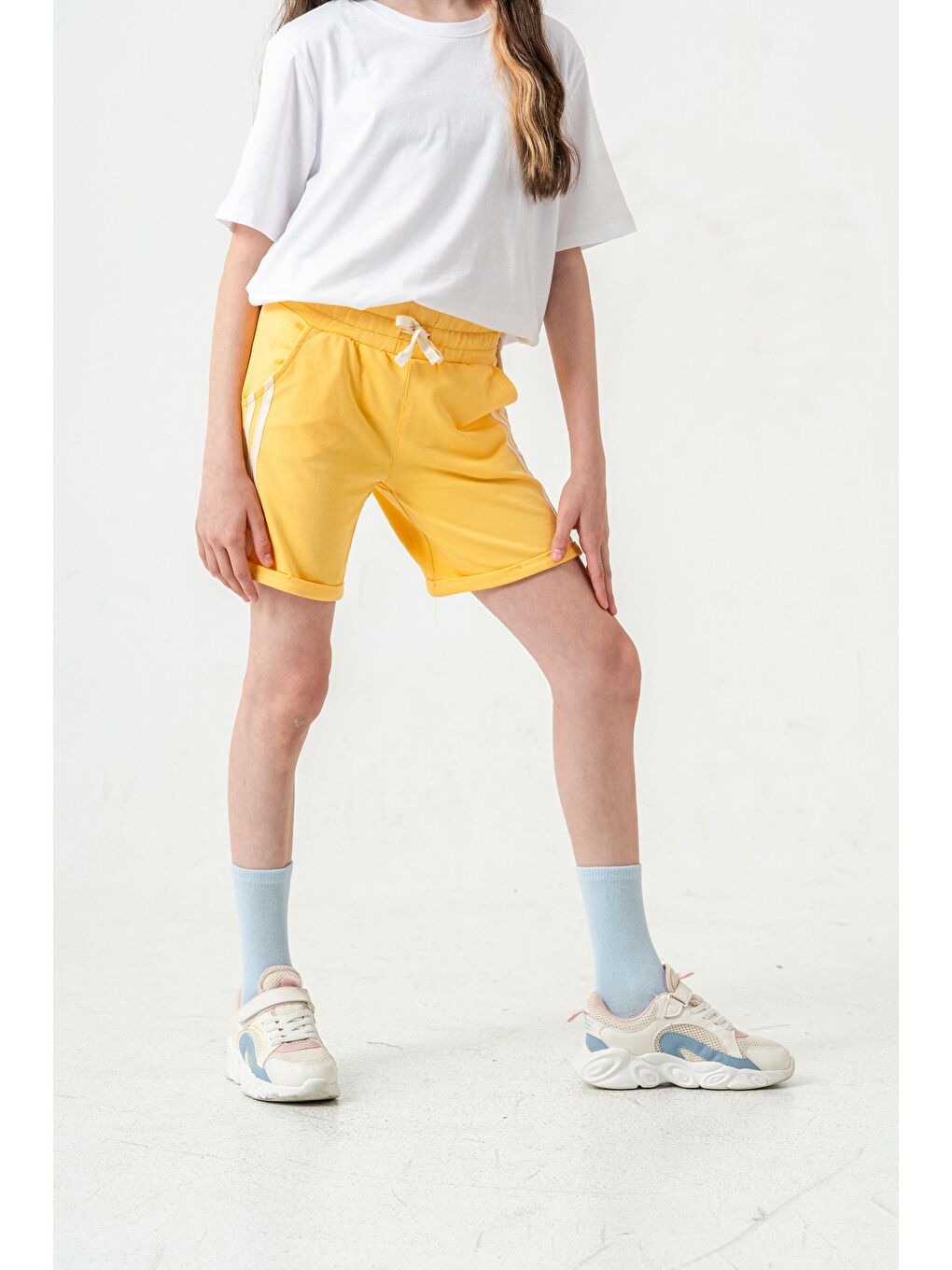 Sarı Duble Paçalı Yanları Şeritli Kız Çocuk Şort-5
