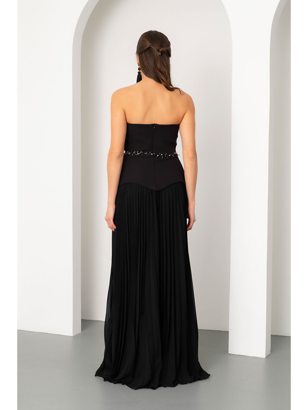 Kadın Siyah Straplez Yaka Taşlı Piliseli Uzun Abiye Elbise-5