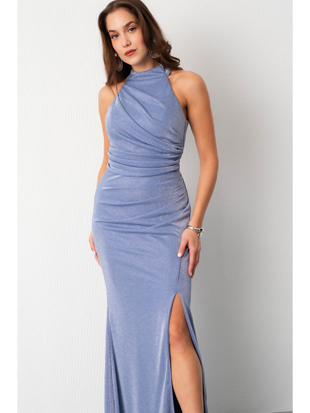 Kadın İndigo Halter Yaka Yırtmaçlı Simli Uzun Abiye Elbise-2