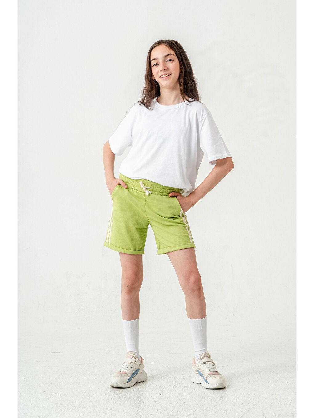 Yeşil Duble Paçalı Yanları Şeritli Kız Çocuk Şort-1