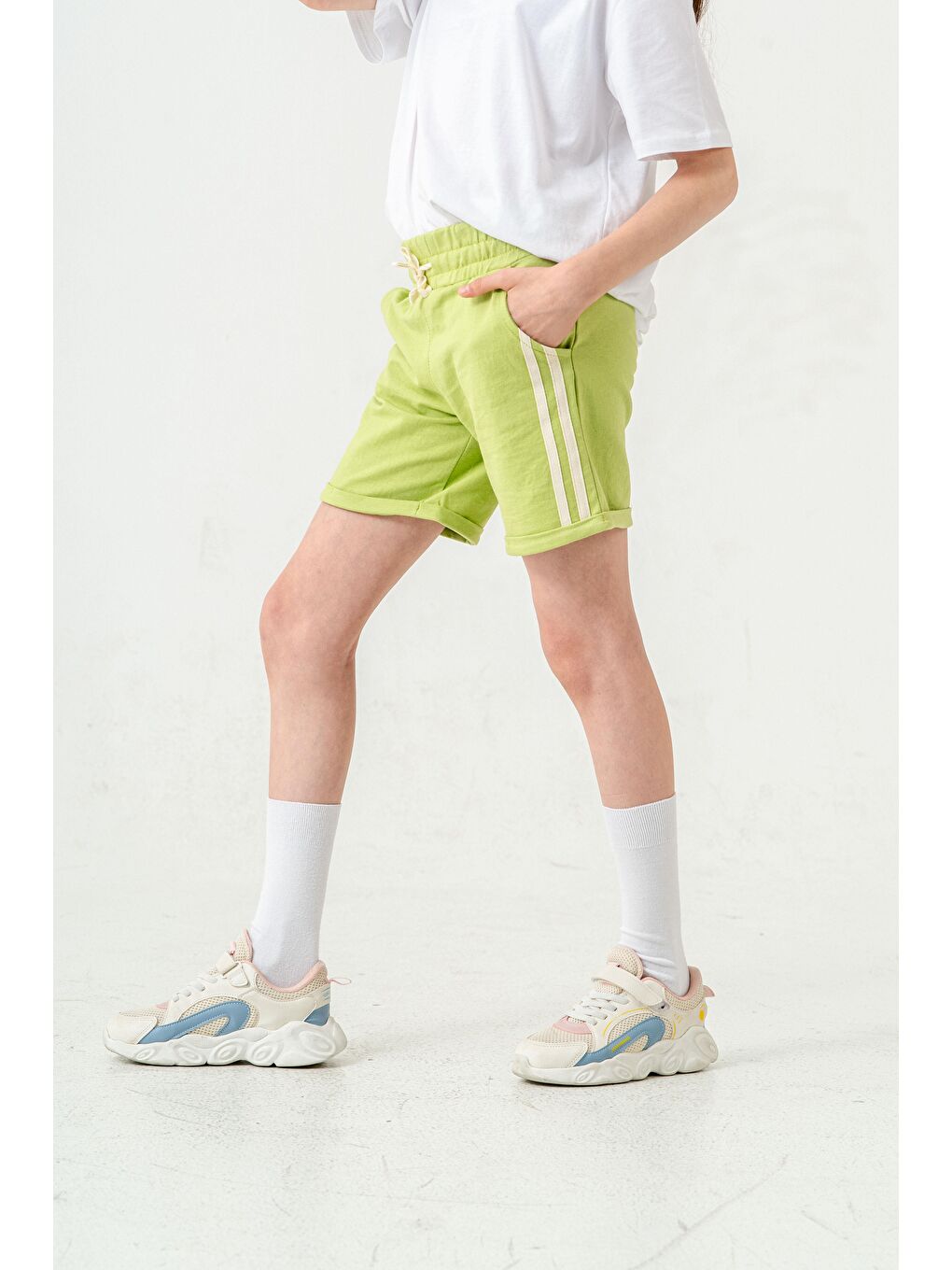 Yeşil Duble Paçalı Yanları Şeritli Kız Çocuk Şort-2