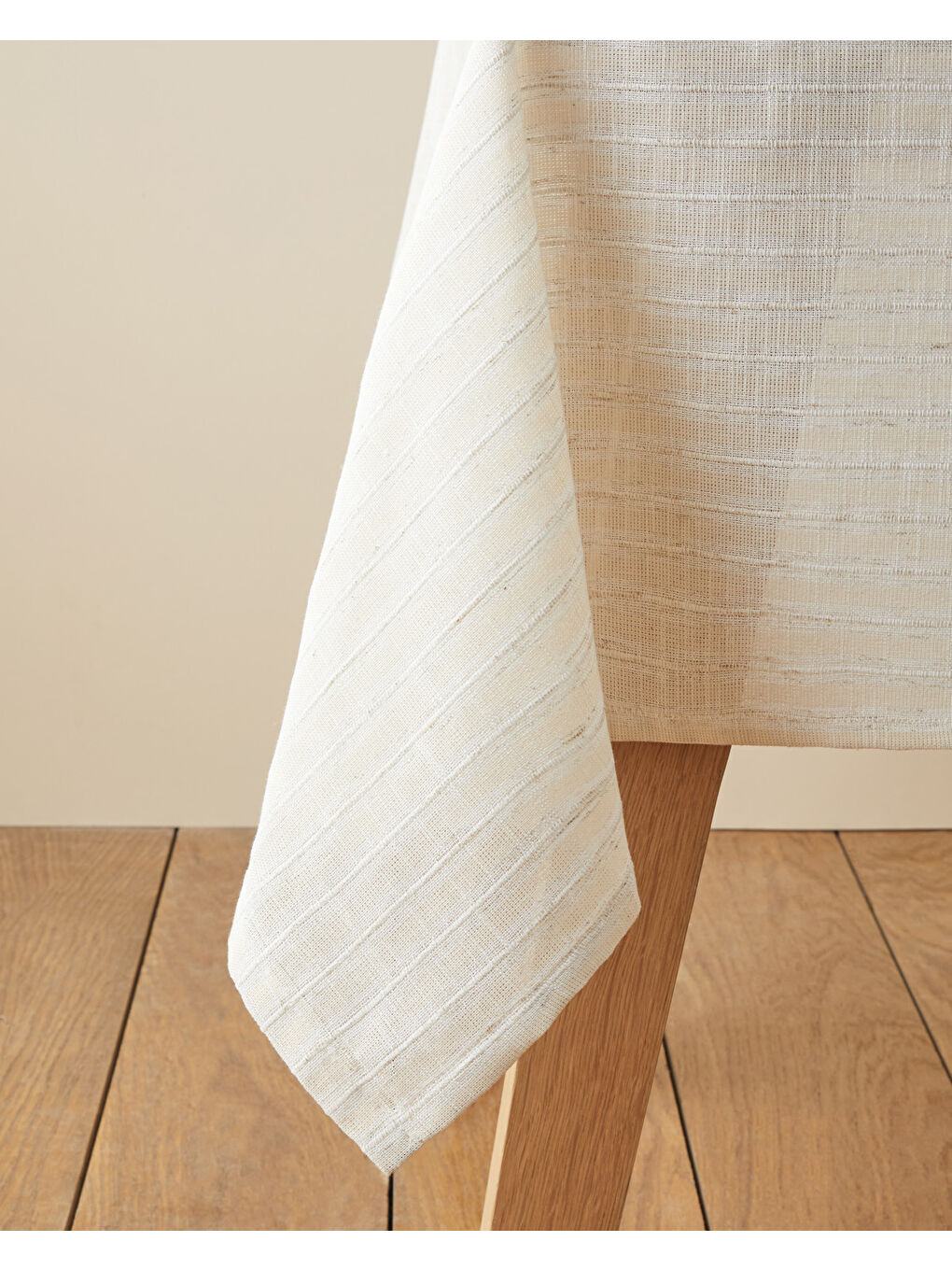 Harmonia Polyester Masa Örtüsü 145x200 cm Bej-1