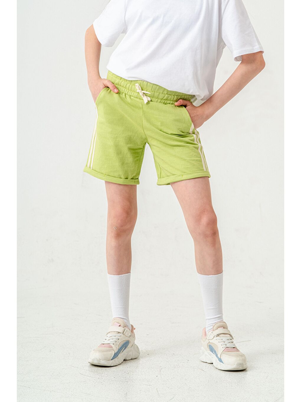 Yeşil Duble Paçalı Yanları Şeritli Kız Çocuk Şort-3