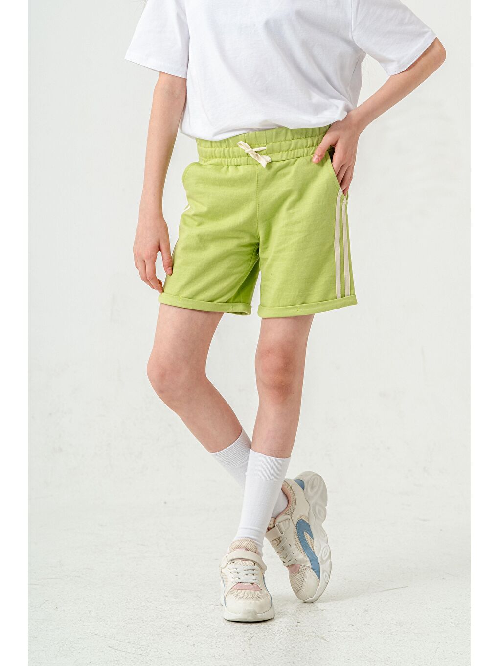 Yeşil Duble Paçalı Yanları Şeritli Kız Çocuk Şort-4