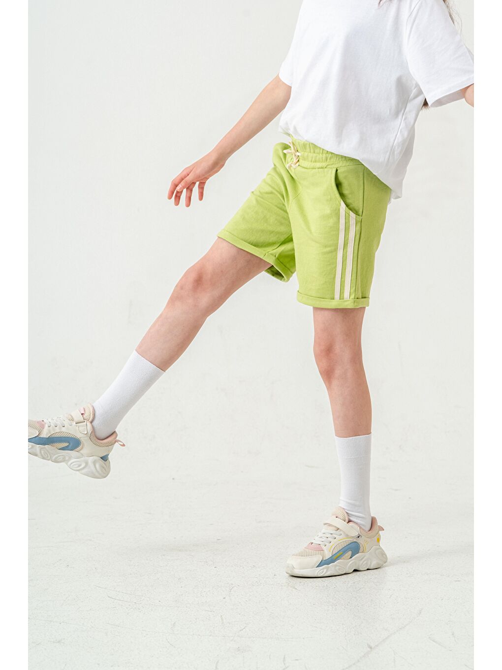 Yeşil Duble Paçalı Yanları Şeritli Kız Çocuk Şort-6