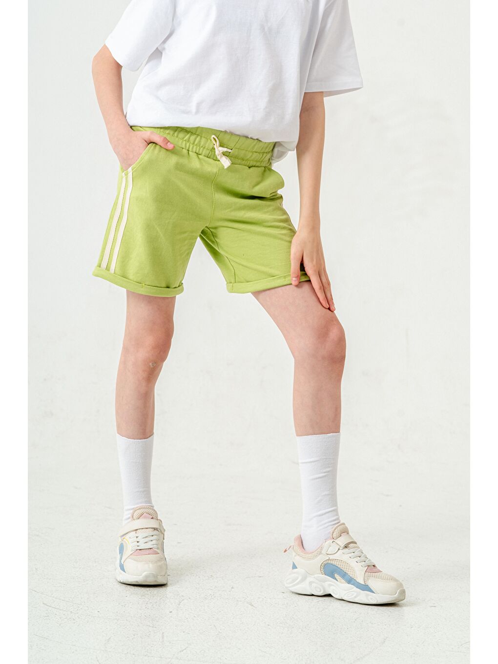 Yeşil Duble Paçalı Yanları Şeritli Kız Çocuk Şort-7