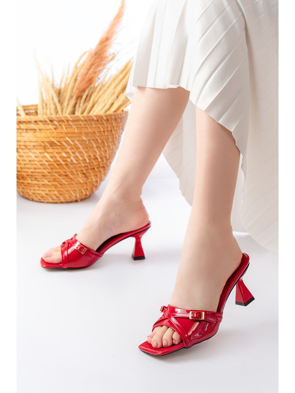 Kadın Larmina Kırmızı Rugan Klasik Topuklu Terlik